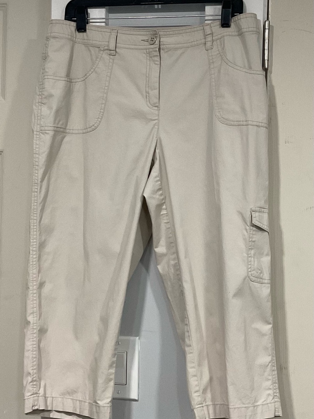 Chico’s Women’s Size 1.5 US 10 Beige Cargo Capri Pants Stretch Cotton